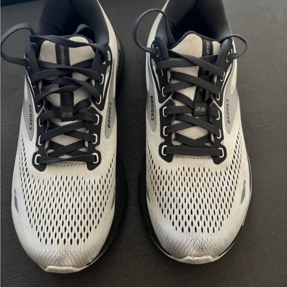 Brooks light/dark Grey Adrenaline 23 Sneakers